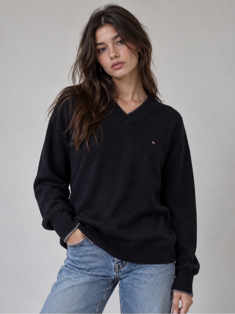 Tommy Hilfiger Black Logo Sweater Size L Americana | Quiet‑Luxury Minimalism